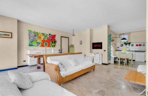Salo Apartamento | Ampia Dimora a Salò con Parcheggio e Giardino