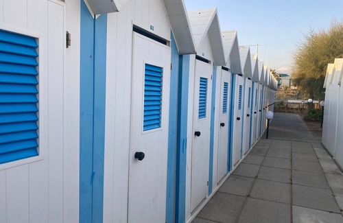 Viareggio Casa | Ampio Chalet Posto All'interno Dello Stabilimento Balneare Bagno Avvenire