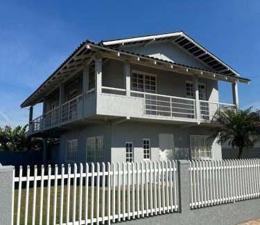Meia Praia Casa | Ampla casa com 5 quartos e vista para o mar