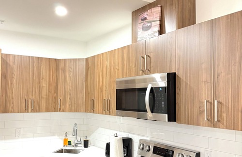 Downtown Edmonton Apartamento | Ample 2-Bedroom with City Views Downtown