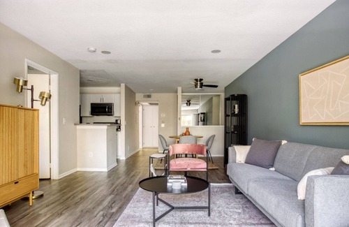 Westwood Apartamento | Ample Westwood 2BR, near UCLA/Medical Center by Blueground