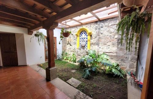 Antigua Guatemala Casa | Amplia casa Antigua Guatemala con pérgola y jardín
