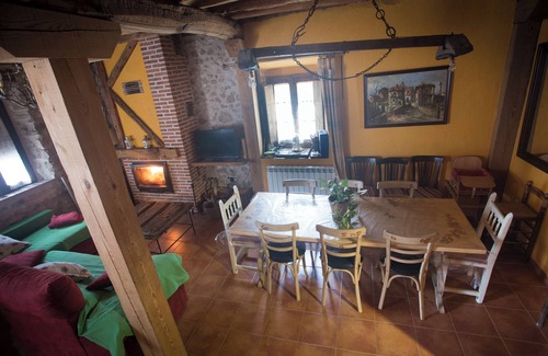 Muñoveros Cabaña | Amplia casa rural perfecta para varias familias con niños o mascotas,