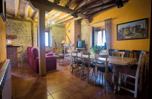 Muñoveros Cabaña | Amplia casa rural perfecta para varias familias con niños o mascotas,