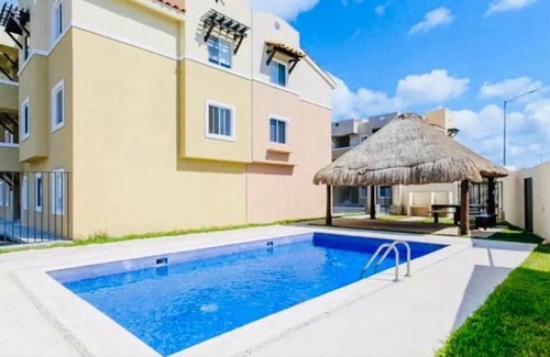 Puerto Juarez Apartamento | Amplio Departamento a 10 Min de la Playa con Alberca e Internet