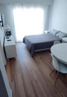Zona de La Perla Apartamento | Amplio y luminoso monoambiente a 100 mts del mar