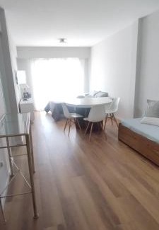 Zona de La Perla Apartamento | Amplio y luminoso monoambiente a 100 mts del mar