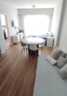 Zona de La Perla Apartamento | Amplio y luminoso monoambiente a 100 mts del mar