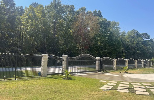 Humble Casa | AMPM mini-mansion - near IAH Airport