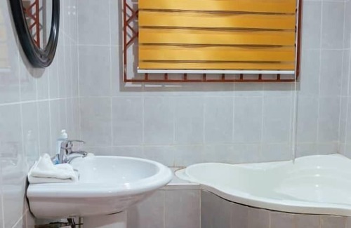 Pokuase Casa | Ampric GuestHouse and Lounge