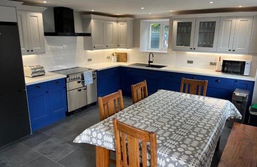 Amroth Casa | Amroth Holiday home with Sea views