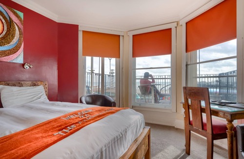 Seafront Hotel | Amsterdam Hotel and A Bar