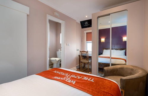 Seafront Hotel | Amsterdam Hotel and A Bar