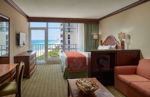 Sunny Isles Beach Hotel | An Adventure Awaits! 3 Comfortable Units, Pool, Pets Allowed