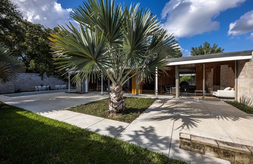 Winter Haven Casa | An Amazing Mid-Century Modern Experience