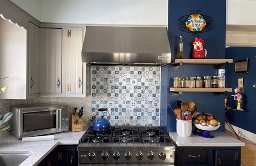 South End Casa | An antique, hundred year old colonial house with beautiful architectural details