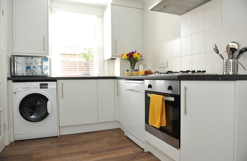 Cheltenham Cabaña | An apartment that sleeps 4 guests in 1 bedroom