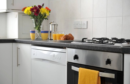 Cheltenham Cabaña | An apartment that sleeps 4 guests in 1 bedroom
