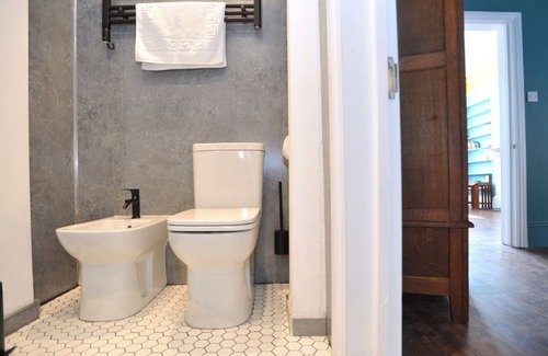 Cheltenham Cabaña | An apartment that sleeps 2 guests in 1 bedroom