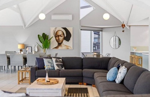 Middleton Casa | An architectural family shack, steps from the South Coast's finest surf beach