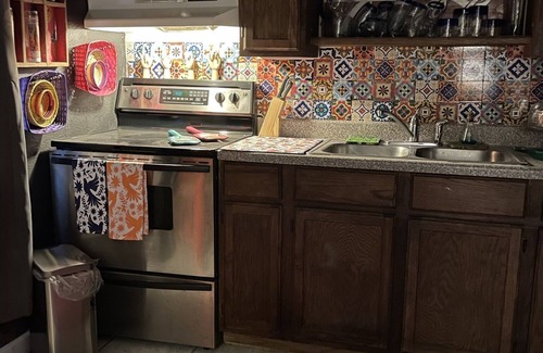 McAllen Apartamento | An artist’s studio apartment showcasing Hispanic culture