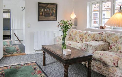 Gudhjem Apartamento | An Awesome Apartment In Gudhjem With 2 Bedrooms And Wifi