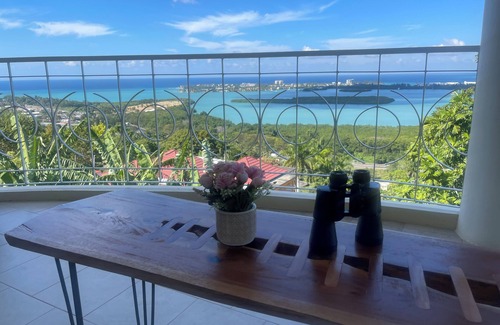 Reading Casa | An earthy, comfortable stay over looking the city. Close beaches, food, airport