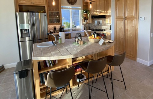 San Martin Casa | An elegant B&B with a pool & hot tub located above Moose Mountain Vineyards