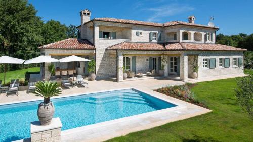 Korenici Villa | An elegant countryside holiday home in Kanfanar
