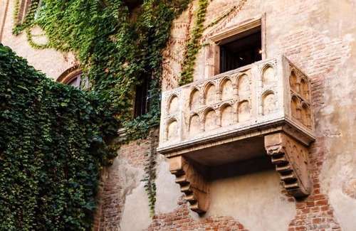 Citta Antica Apartamento | Αn enchanting residence in front of the Juliet house