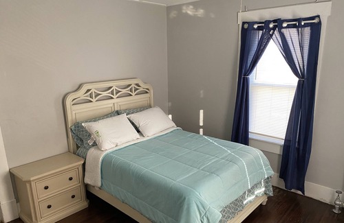 Springfield Apartamento | An evolving Oasis in the the Upper Hill area, with access to points of interest.