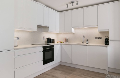 Malahide Apartamento | Ubicación perfecta cerca de pubs, tiendas, playa.