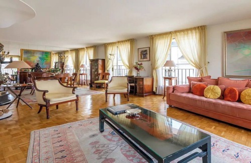 Les Iles Apartamento | AN Exclusive Location With AN Impeccable Decoration FOR Parisian Feel