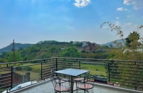 Naukuchiyatal Cabaña | An independent Cottage with mountain view and 10 minutes walk from the lake.