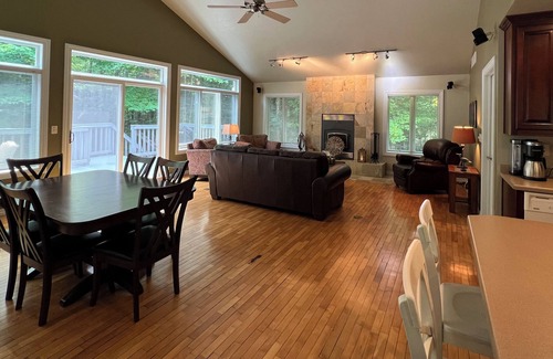 Sturgeon Bay Casa | An Oasis in the Woods