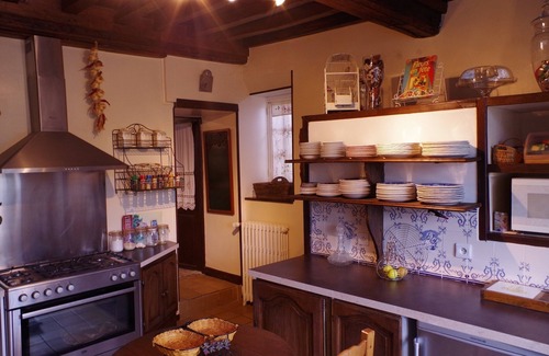 La Rochepot Cabaña | Una antigua casa de Borgoña en medio de un pueblo vinícola