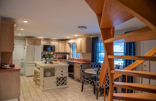 Osterville Casa | An Osterville Gem!!Very close to town and beach!