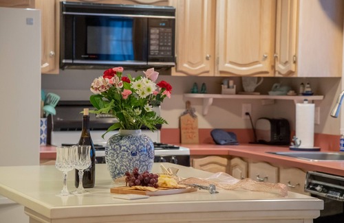 Osterville Casa | An Osterville Gem!!Very close to town and beach!