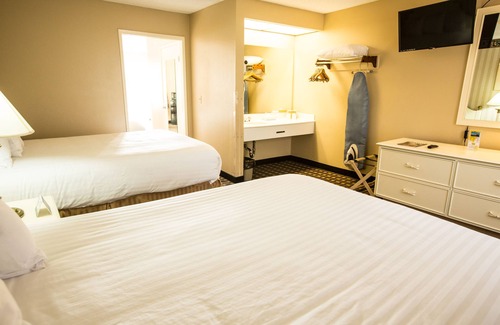 Anaheim Resort Hotel | Anaheim Carriage Inn