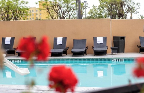 Garden Grove Casa | Anaheim Escape Near Disneyland, Knott’s & Anaheim GardenWalk - Pets are Allowed!