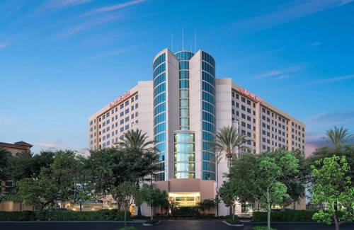Garden Grove Casa | Anaheim Escape Near Disneyland, Knott’s & Anaheim GardenWalk - Pets are Allowed!
