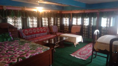Nichar Casa | Anand Homestay