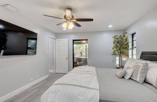 Lake Worth Otro | Ananda Farmhouse and Retreat.