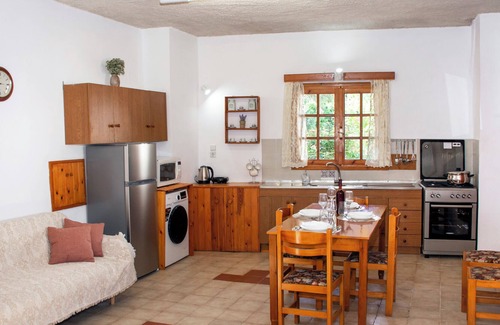 Strovles Casa | Anastasia Country Home
