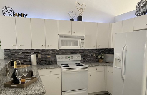 South Daytona Casa | Anastasia House 2/2 - 3 miles from Daytona Beach