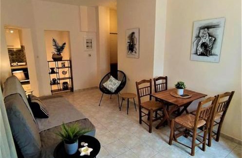 Moudros Apartamento | Anastasia's Garden - Yellow Apartment