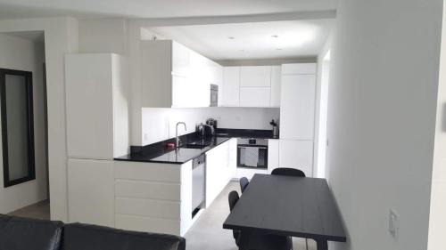 Saint-Mandrier-sur-Mer Apartamento | Anatole - T3 - Moderne - Climatisé - 1er étage - Très grande terrasse 35 M2 - Vue magnifique et dégagée