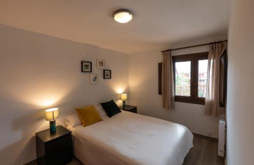Formigal Apartamento | Anayet - Plaza del Reloj en FORMIGAL - by PIRINEOS 360