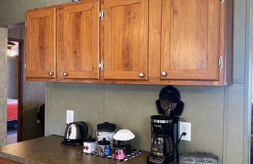Hoyt Cabina | Anchor Away - Leave your boat in the water & stay! Truck & Boat Trailer parking!