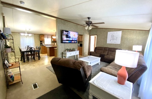 Hoyt Cabina | Anchor Away - Leave your boat in the water & stay! Truck & Boat Trailer parking!
